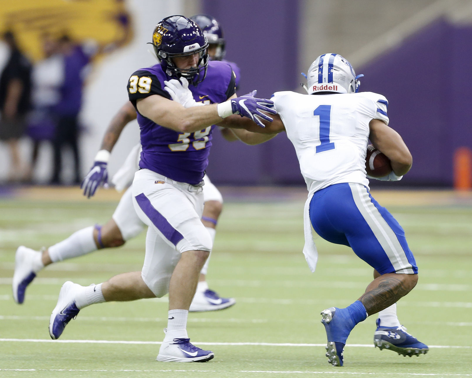 092218bp-uni-hampton-fb-06